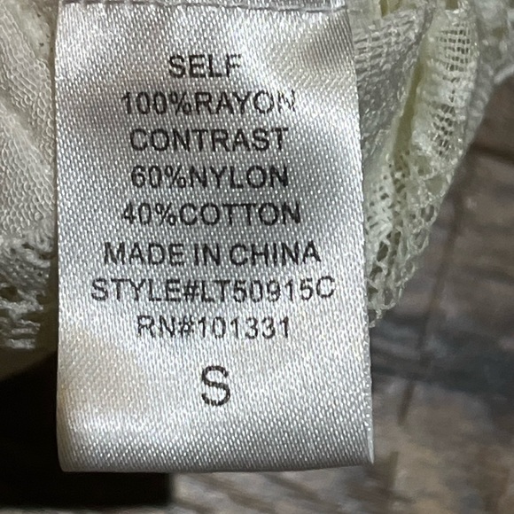 Charlotte Russe Lace Off The Shoulder Blouse Size Small - Picture 5 of 7